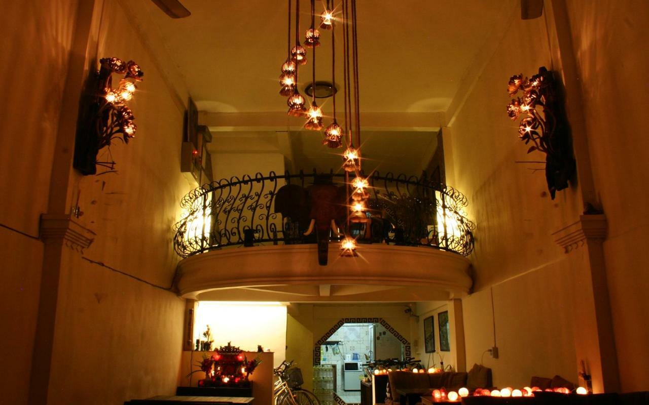 Born Free Hostel Bangkok Bagian luar foto
