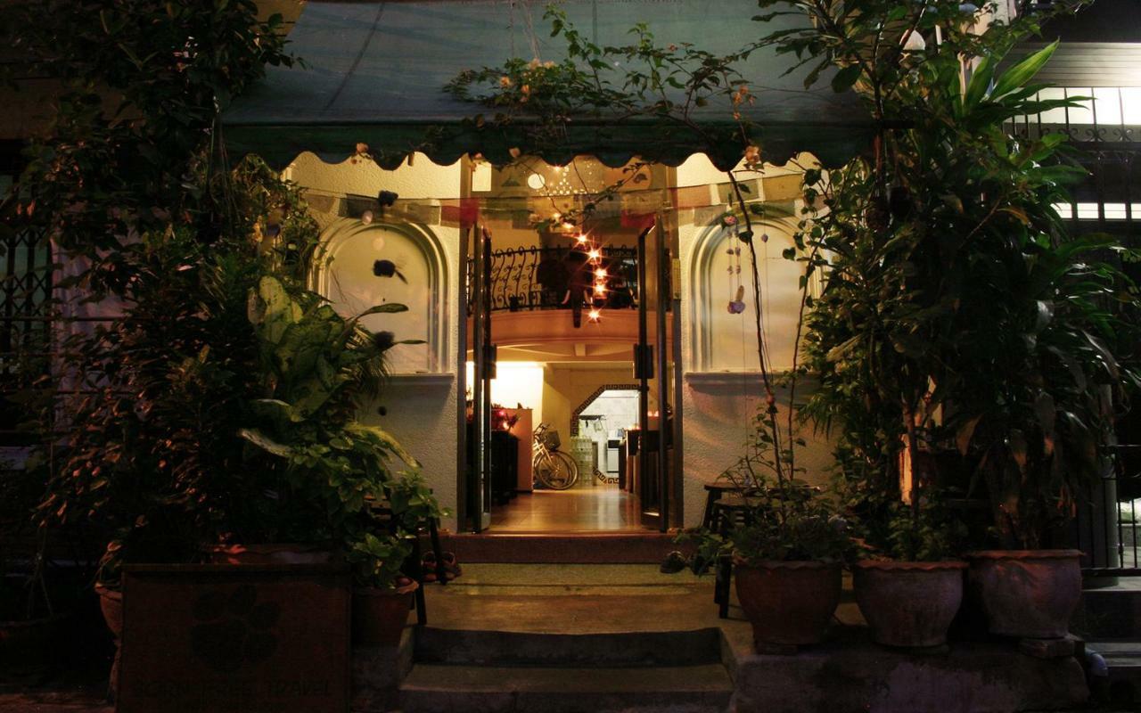 Born Free Hostel Bangkok Bagian luar foto