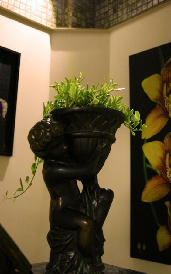 Born Free Hostel Bangkok Bagian luar foto