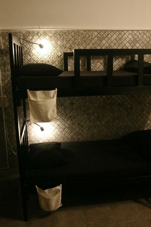 Born Free Hostel Bangkok Bagian luar foto