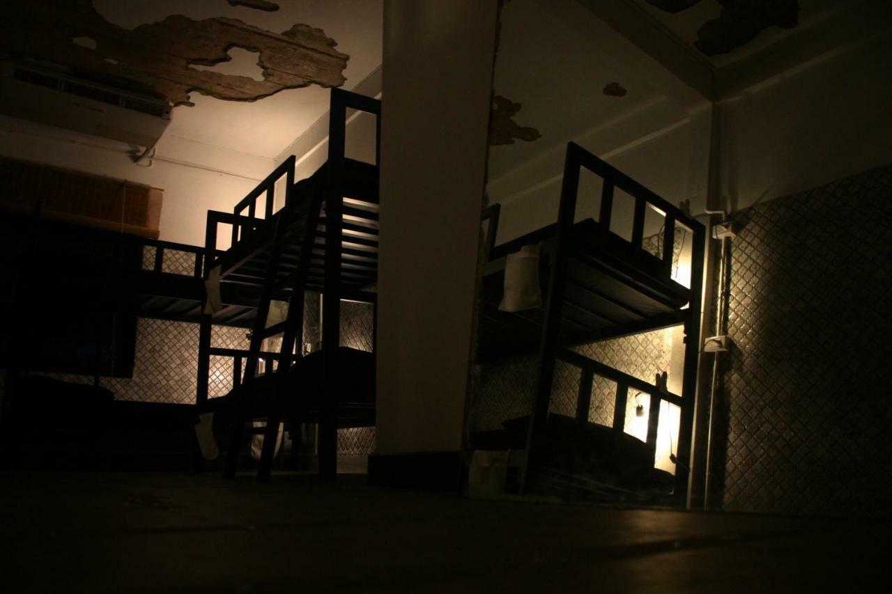 Born Free Hostel Bangkok Bagian luar foto