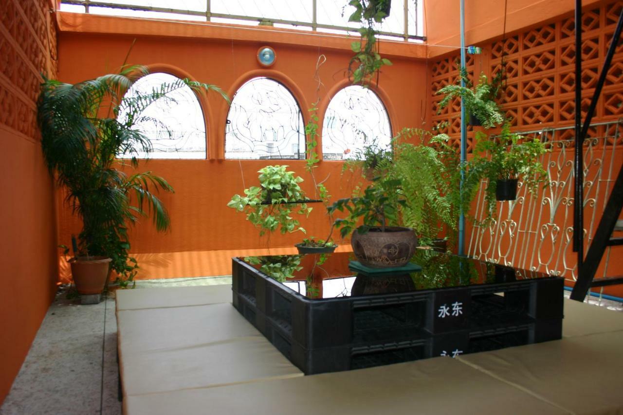 Born Free Hostel Bangkok Bagian luar foto