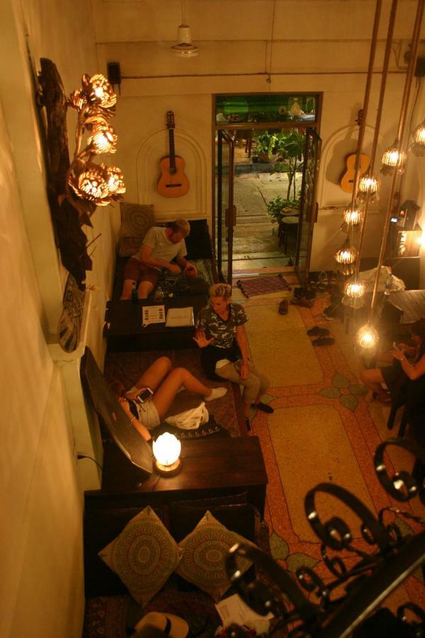 Born Free Hostel Bangkok Bagian luar foto