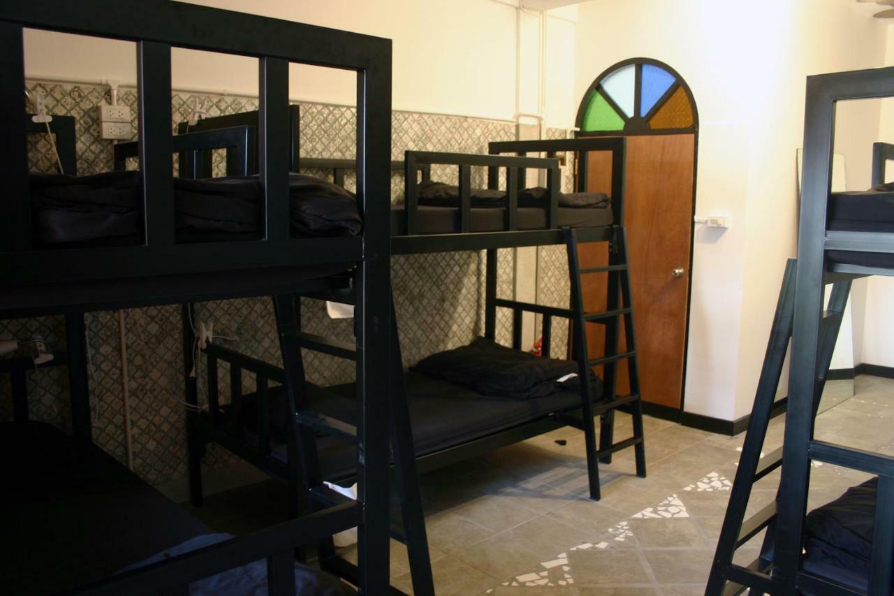 Born Free Hostel Bangkok Bagian luar foto