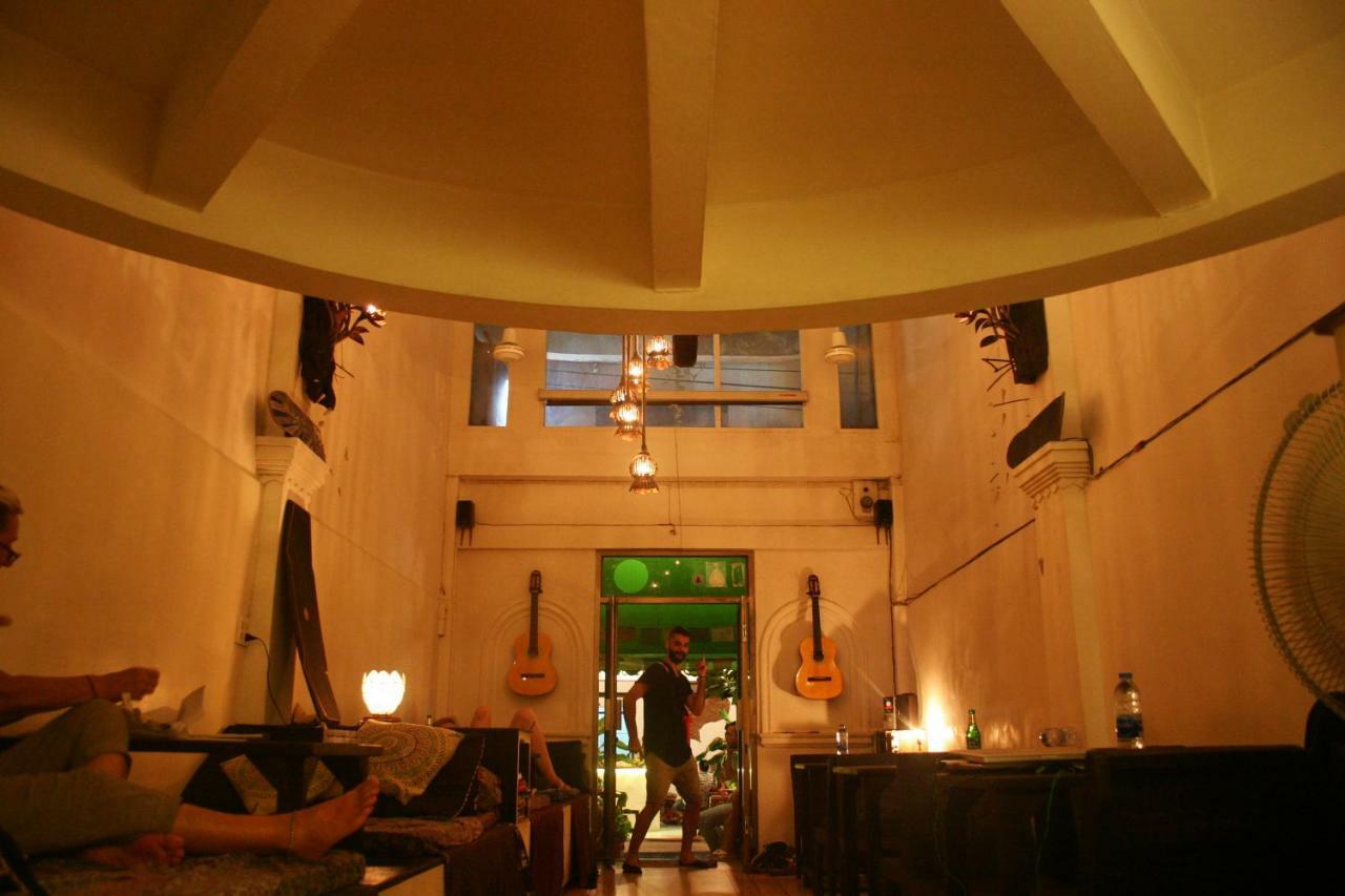 Born Free Hostel Bangkok Bagian luar foto